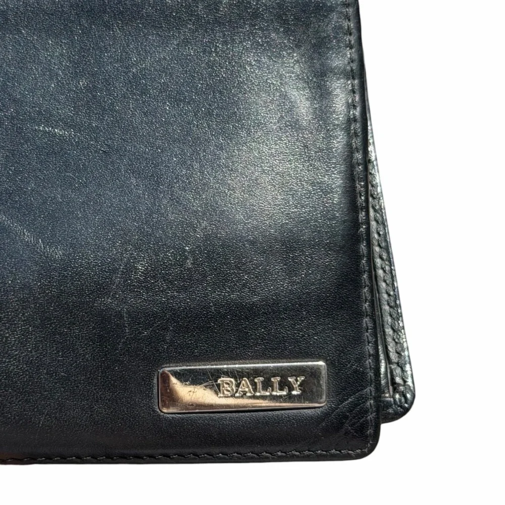 Bally Black Leather Bifold Wallet Classic Logo Minimalist Quiet Luxury Neutral